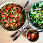 Courgette pasta met geroosterde tomaatjes