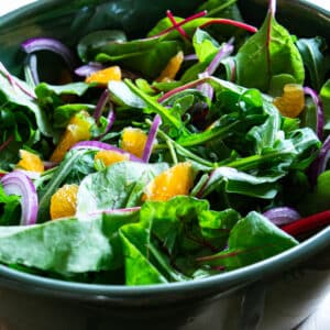 Groene salade voor bij de courgette