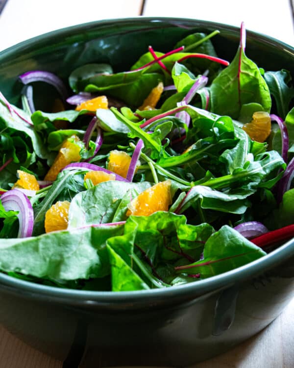 Groene salade voor bij de courgette