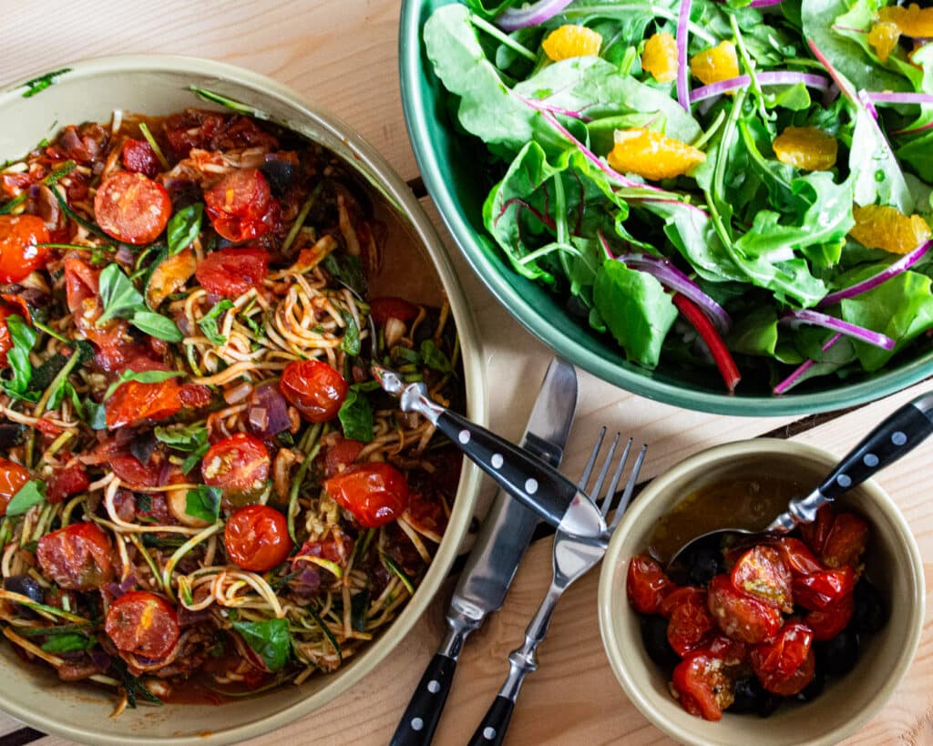 Courgette pasta met geroosterde tomaatjes