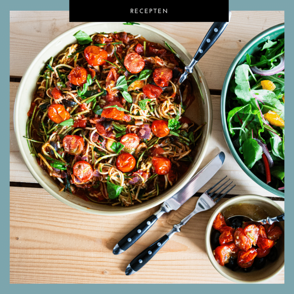 Pasta van courgette met geroosterde tomaatjes uit de oven