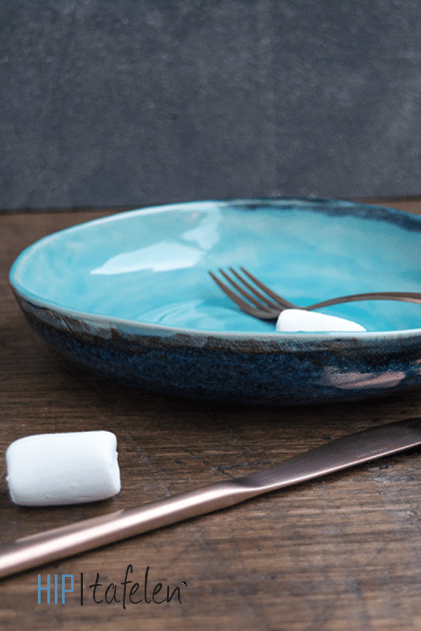 azuurblauw pastabord, saladebord of diep bord servies gemaakt van stoneware