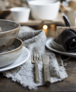 Ecru gedekte kersttafel in Landelijke stijl