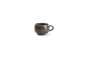 Mokkakopje of espresso kopje in een toffe bolle vorm. De kleur is groen en levendig. Gemaakt van Porselein