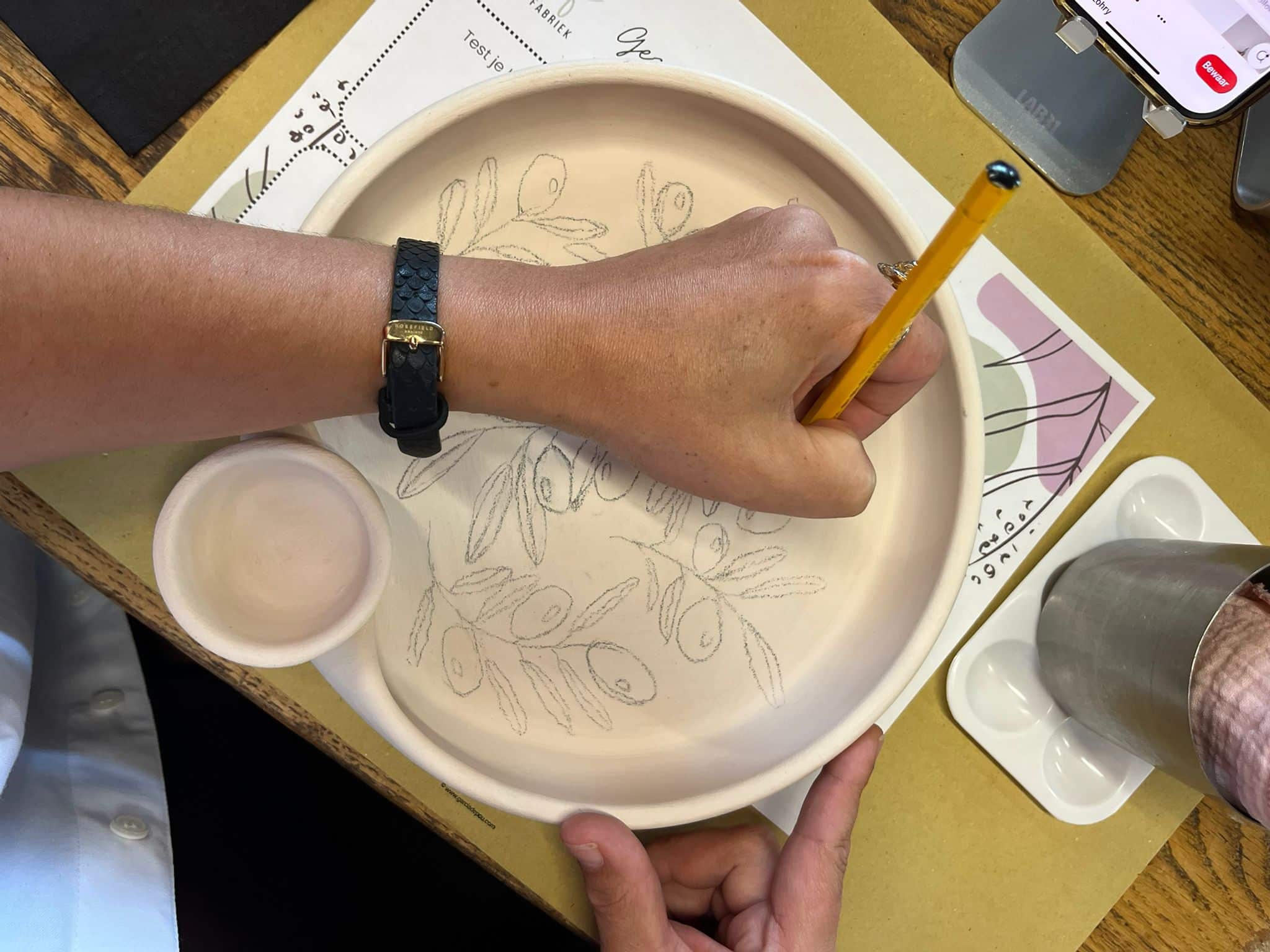 servies beschilderen en kerst high tea... 2 leuke dingen combineren en heerlijk keuvelen met je vriendinnen, collega's of je partner