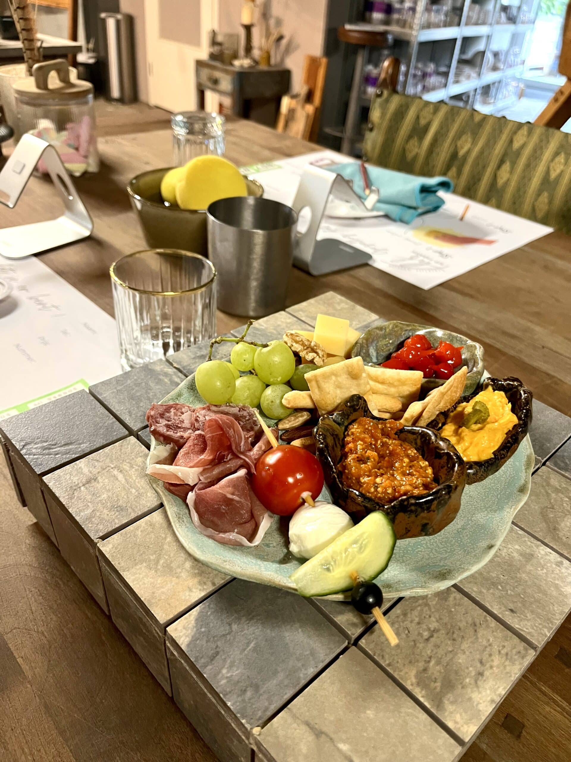 Goed gevulde Borrelplank voor bij de workshop - Afbeelding 18