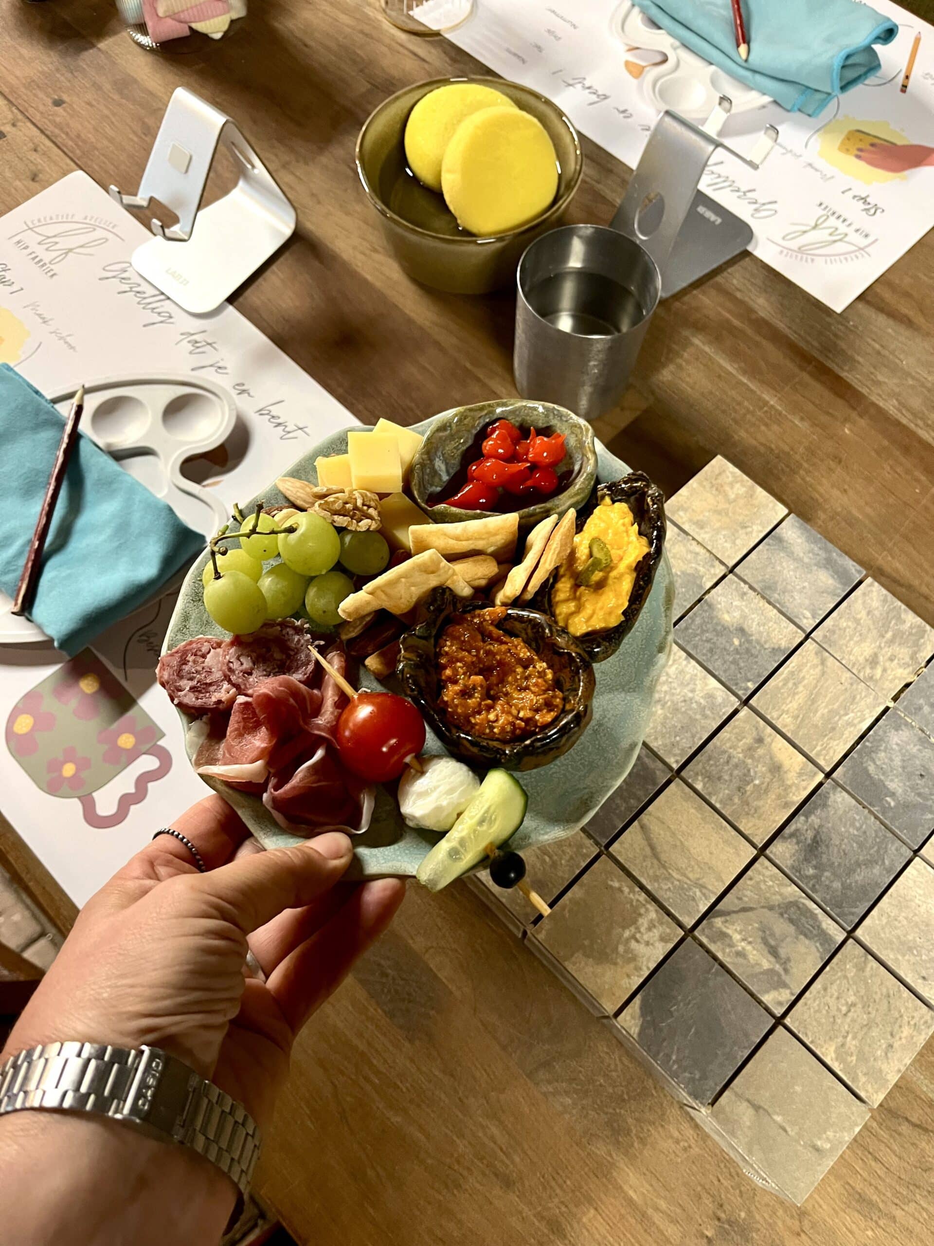 Goed gevulde Borrelplank voor bij de workshop - Afbeelding 9