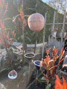 Workshop Tuinbollen op een pin, keramiek