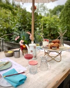 Zondag ochtend relax de dag beginnen...Workshop servies beschilderen & ontbijten
