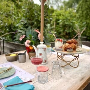 Zondag ochtend relax de dag beginnen...Workshop servies beschilderen & ontbijten